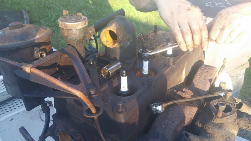Illustration for article titled Here's What The Inside Of A Neglected World War II Jeep Engine Looks Like